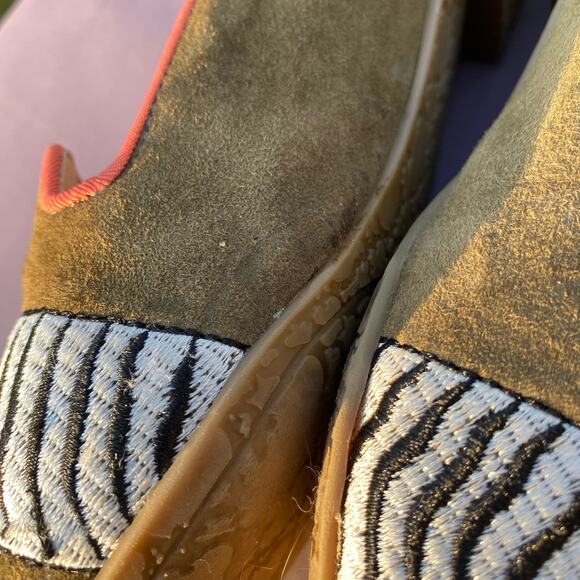 C. Wonder Zebra Embroidered Suede Flats Olive Green Orange Women's size 6.5 - Picture 10 of 11